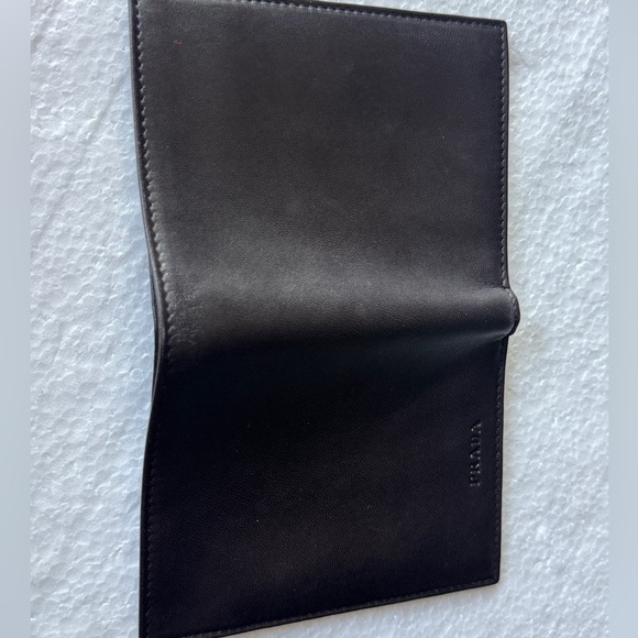 Prada Elegant Leather Card Holder wallet - Picture 10 of 13